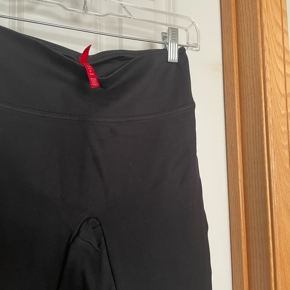 Spanx Cropped Black Leggings Size Small Petite - Picture 7 of 10